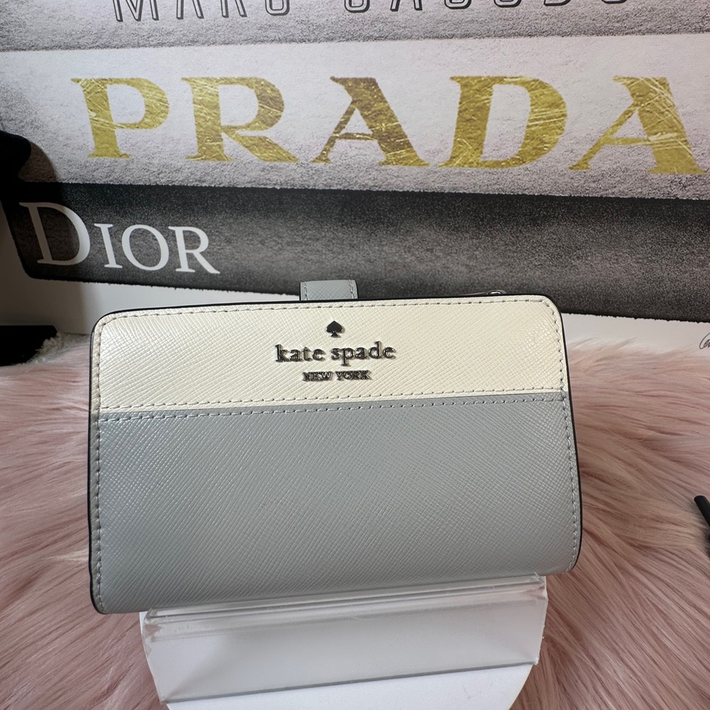 KATE SPADE Madison
Colorblock Medium Compact
Bifold Wallet Platinum Grey NWT
